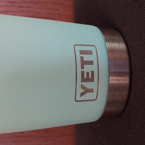 YETI BRAND TURQUOISE 20 OZ INSULATED TUMBLER - Picture 3 of 8